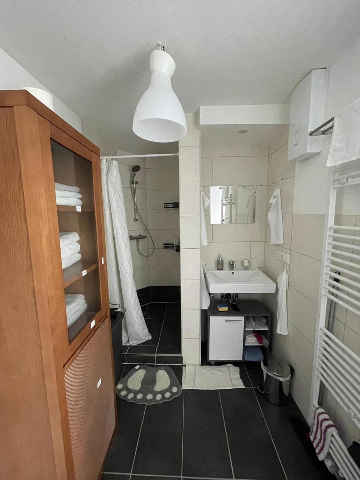 Luxurioeses Zimmer 10Min Zum Universitaet كاسيل المظهر الخارجي الصورة