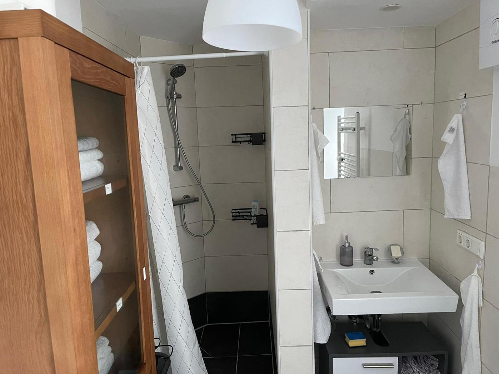 Luxurioeses Zimmer 10Min Zum Universitaet كاسيل المظهر الخارجي الصورة