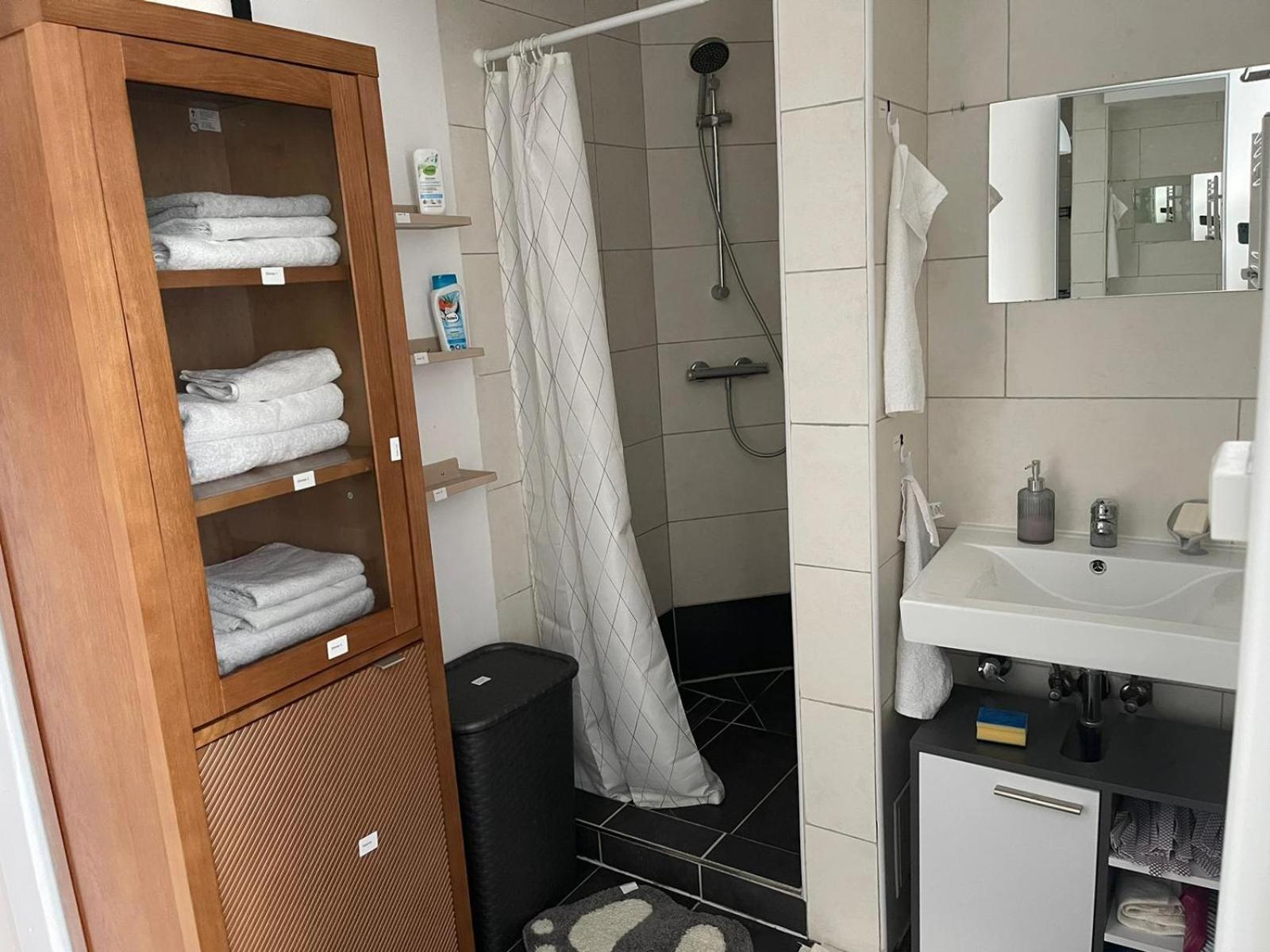 Luxurioeses Zimmer 10Min Zum Universitaet كاسيل المظهر الخارجي الصورة